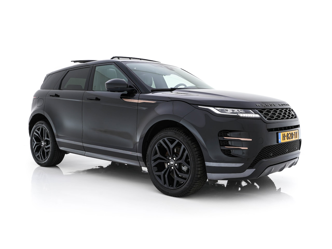 Land Rover Range Rover Evoque - 2.0 D150 R-Dynamic *PANO | LEATHER | FULL-LED | NAVI-FULLMAP | CAMERA | KEYLESS | ECC | TO - AutoWereld.nl