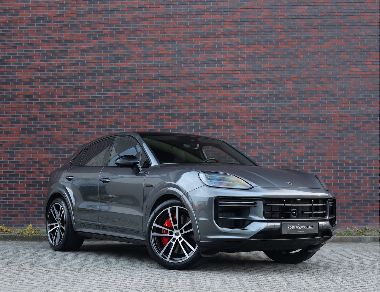 Porsche Cayenne Coupé - 4.0 Turbo E-Hybrid | Quartzit - Pano - Trekhaak - Sport Chrono - AutoWereld.nl