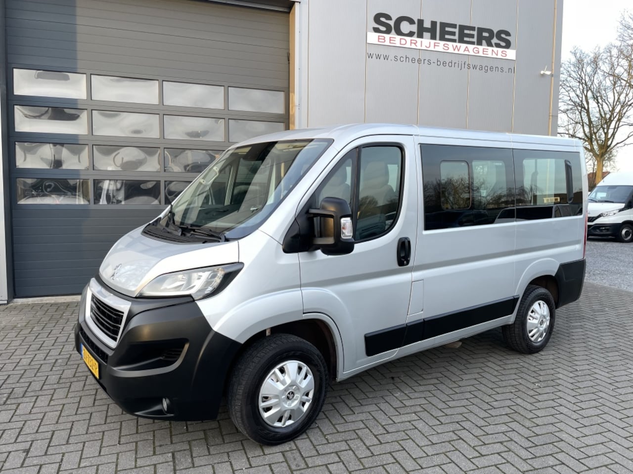 Peugeot Boxer - 2.2 BlueHDI 140PK 9-Persoons | excl. BTW | BPM vrij - AutoWereld.nl