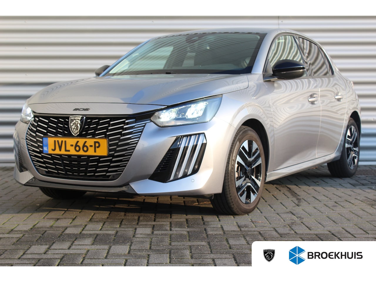 Peugeot 208 - 1.2 PURETECH 100PK ALLURE / NAVI / LEDER / CLIMA / PDC / 16" LMV / CAMERA / WINTERPAKKET / - AutoWereld.nl