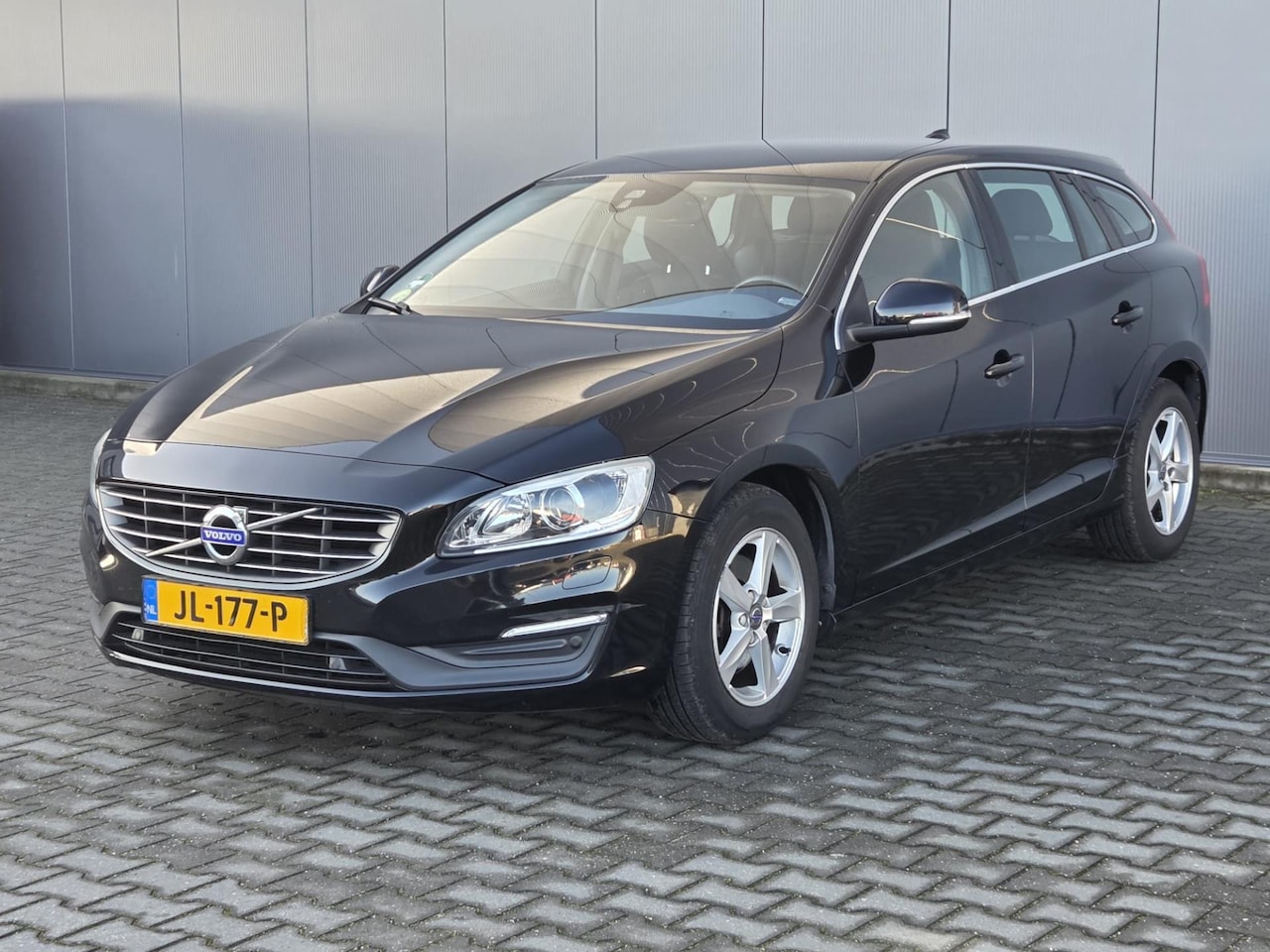 Volvo V60 - 2.0 D3 Nordic+ 6-Bak - AutoWereld.nl