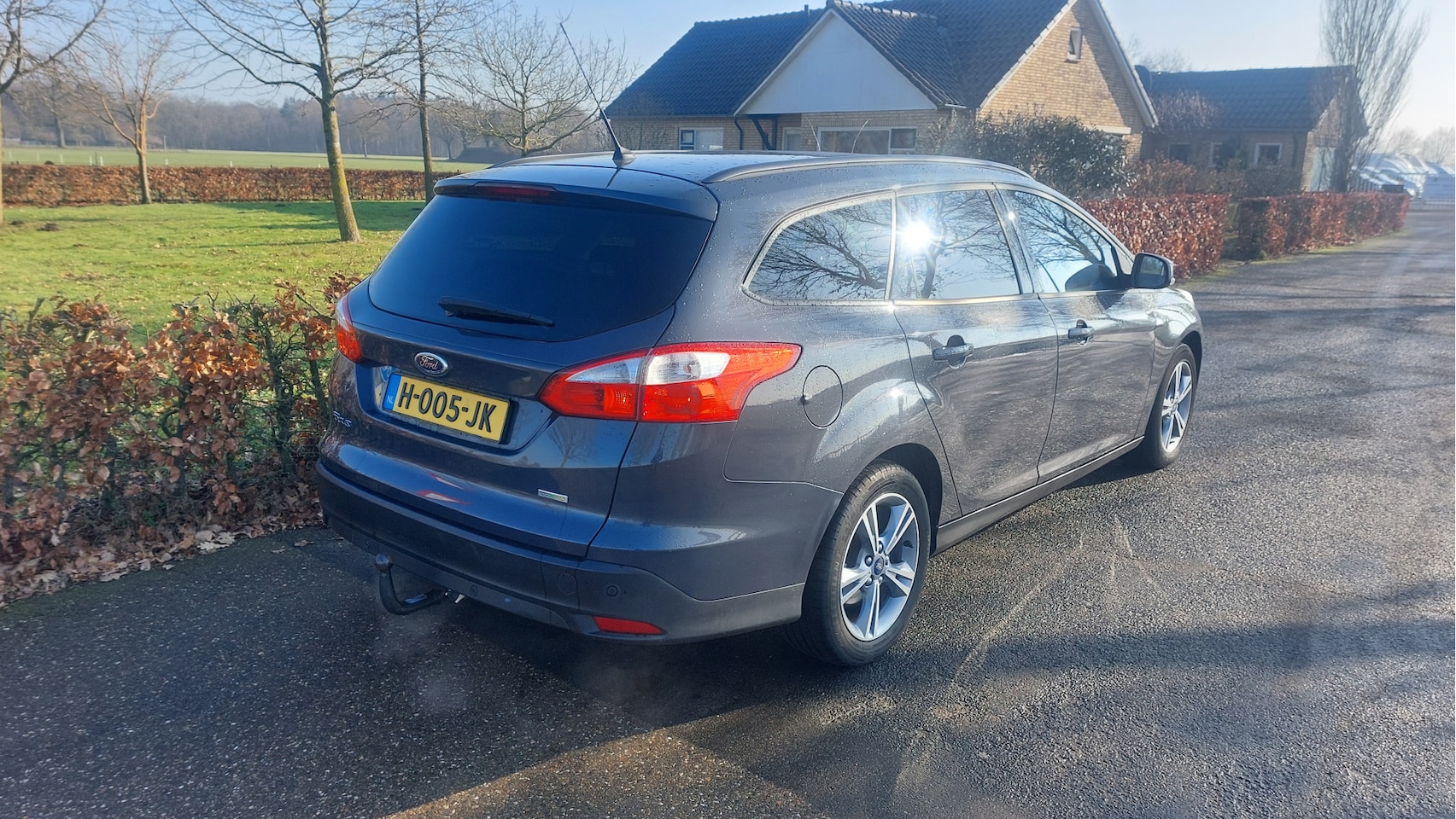 Ford Focus Wagon - 1.0 EcoBoost Titanium AIRCO/NAVI BJ 2013 - AutoWereld.nl