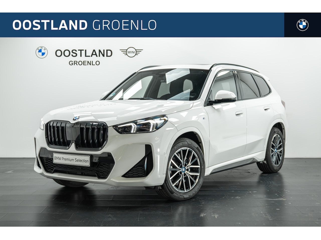 BMW X1 - sDrive20i M Sport Automaat / Panoramadak / Sportstoelen / Stoelverwarming / Adaptieve LED - AutoWereld.nl