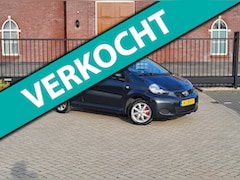 Toyota Aygo - 1.0-12V Sport /Navi / Camera / Nieuwe Koppeling / Nieuwe Apk