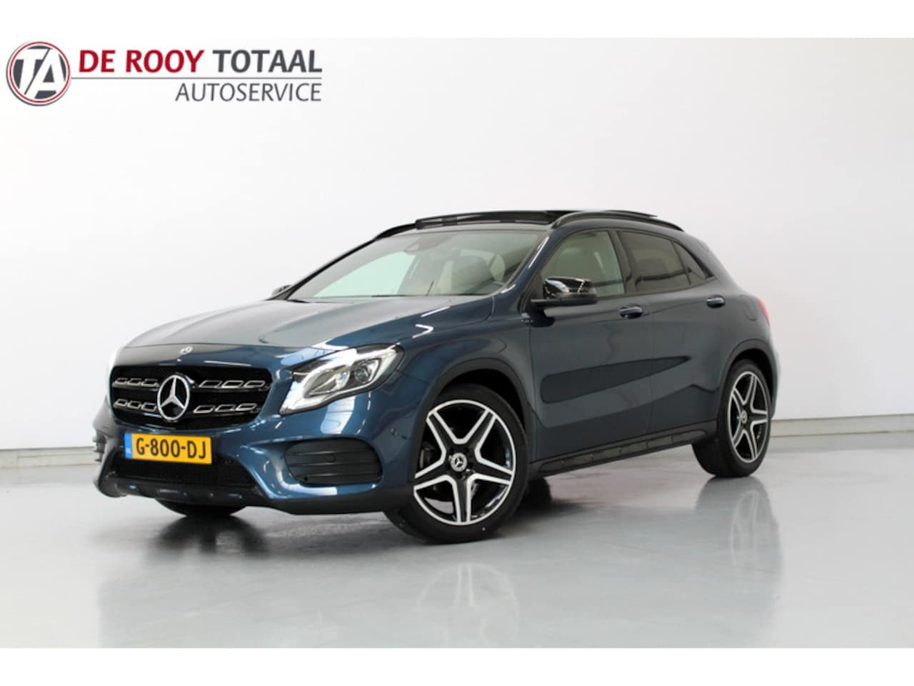 Mercedes-Benz GLA-Klasse - 180 Business Solution AMG Night Upgrade 180 Business Solution AMG Night Upgrade 123PK, AUTOMAAT | PANORAMADAK | LEER/ALCANTARA | C - AutoWereld.nl