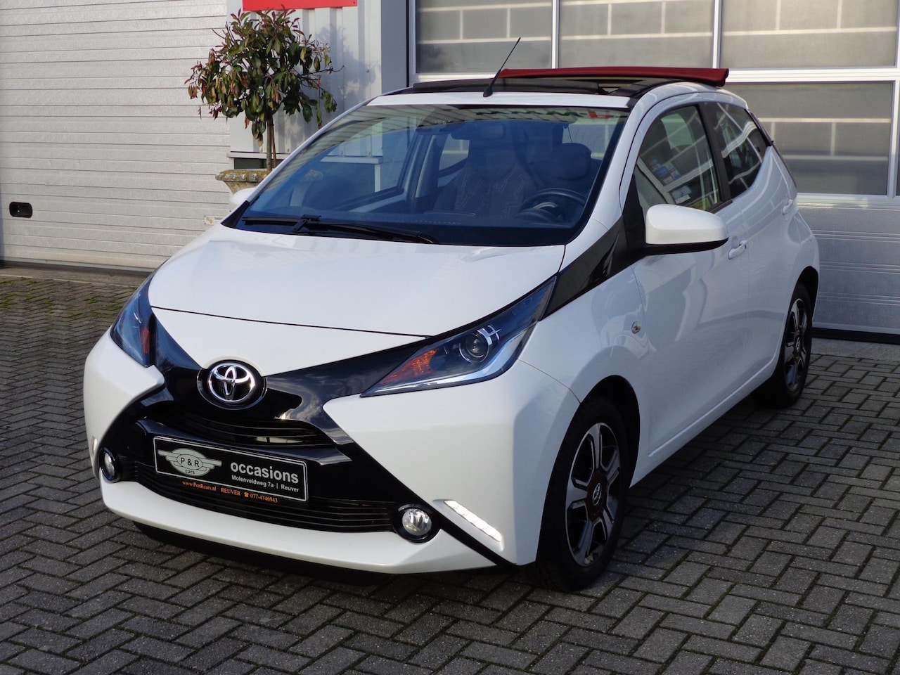 Toyota Aygo - 1.0 VVT-i x-wave Cabriodak,Cruise control,Navi,Camera,Parkeersensor,etc,etc - AutoWereld.nl
