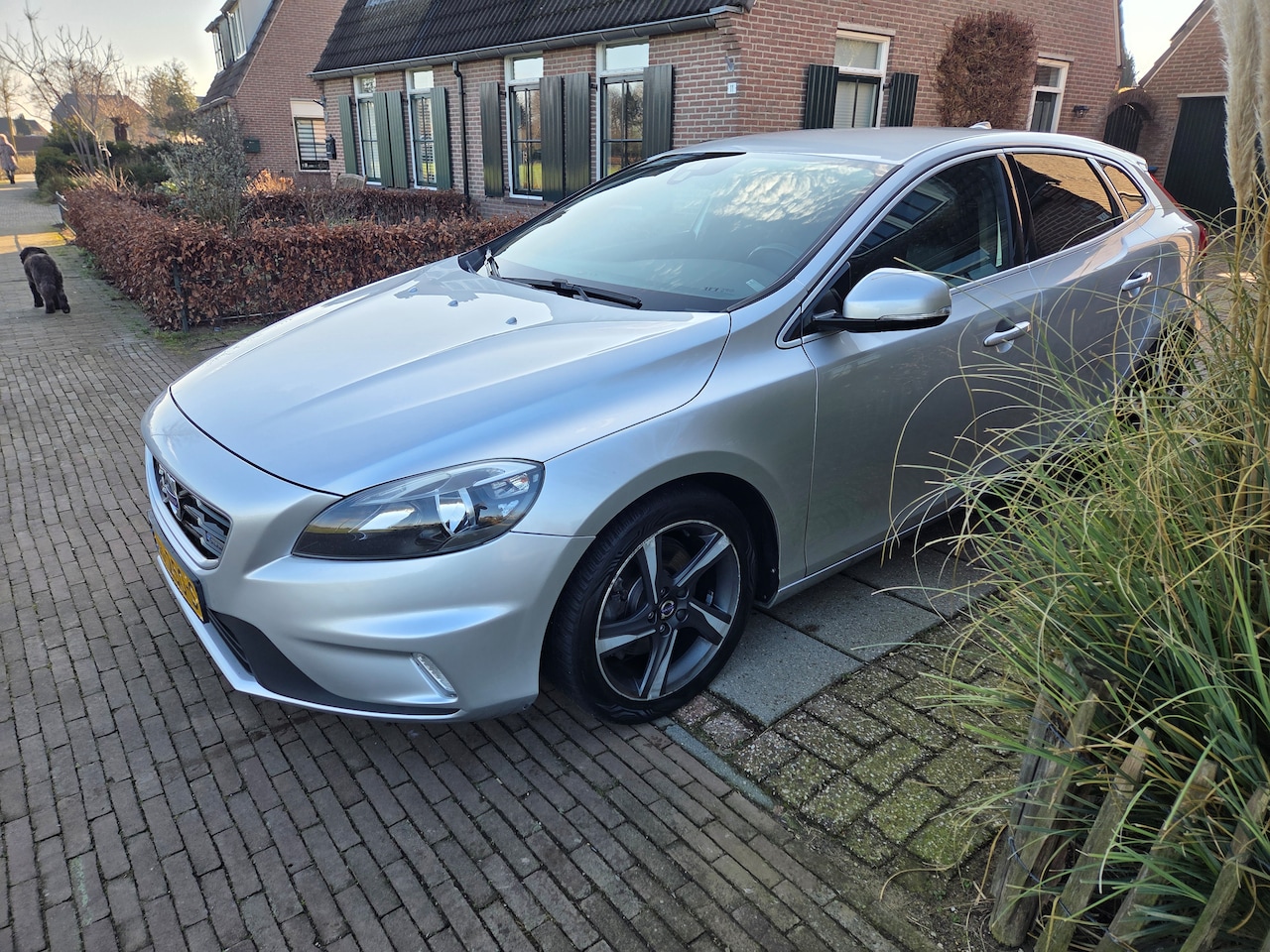 Volvo V40 - 1.6 T3 R-Design R-DESIGN 168 dkm - AutoWereld.nl