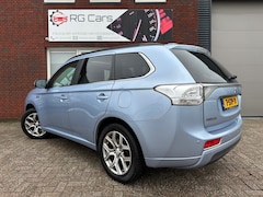Mitsubishi Outlander - 2.0 PHEV Instyle / Pano / Leder / Navi / PDC