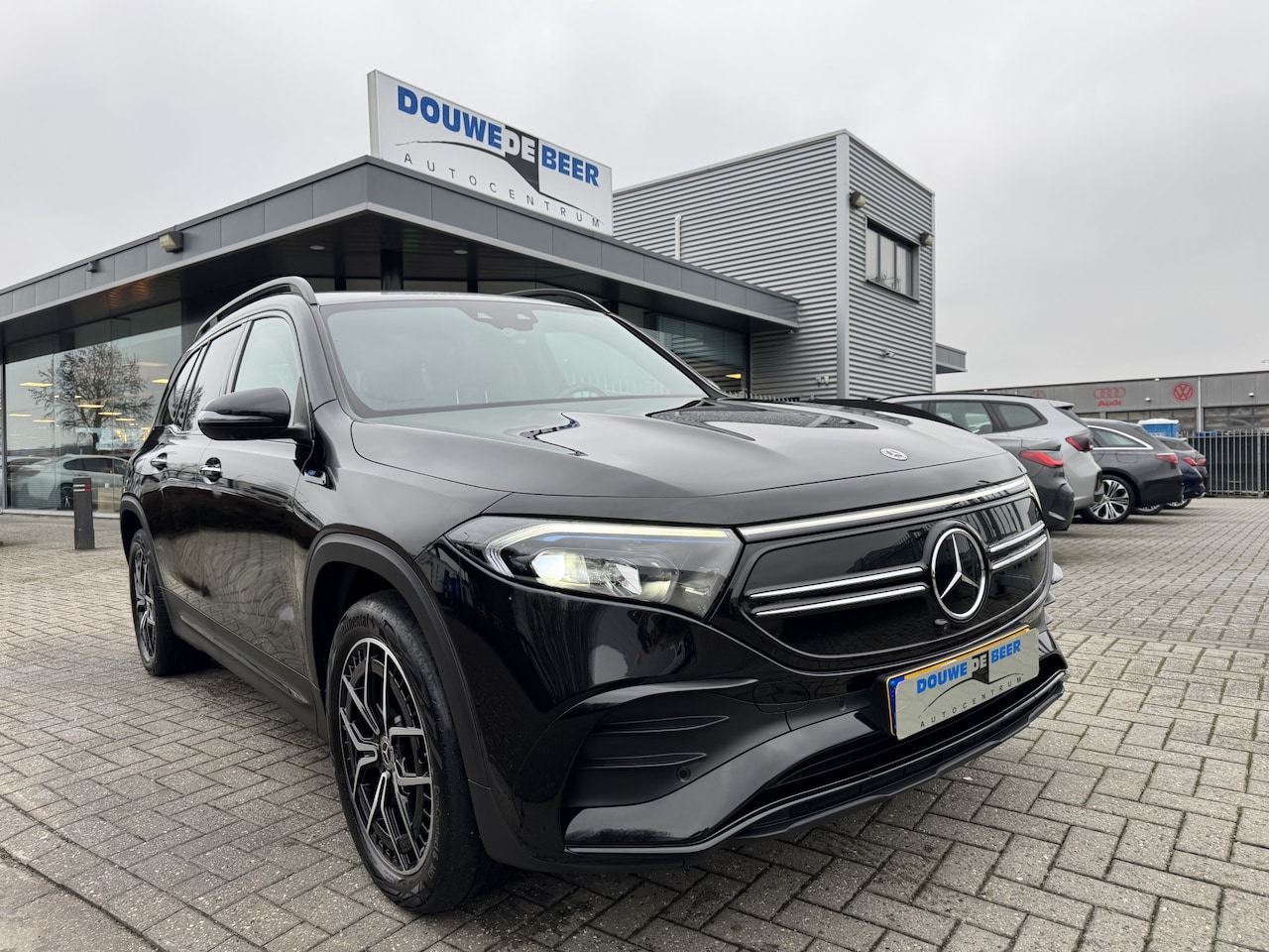 Mercedes-Benz EQB - 300 4MATIC AMG Line 7p. 67 kWh Distronic | Night | 360-Camera | Keyless - AutoWereld.nl