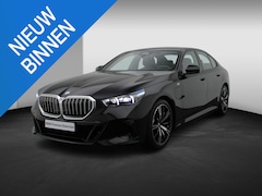 BMW 5-serie - Sedan 530e M Sportpakket | Comfort Pack | Stuurwielrand Verwarmd | Trekhaak | Comfortstoel