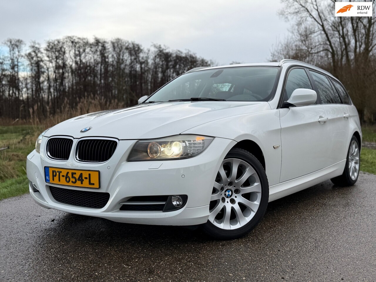 BMW 3-serie Touring - 318i High Executive / Automaat / Panorama dak / Goed onderhouden / Climate Control / Stoel - AutoWereld.nl