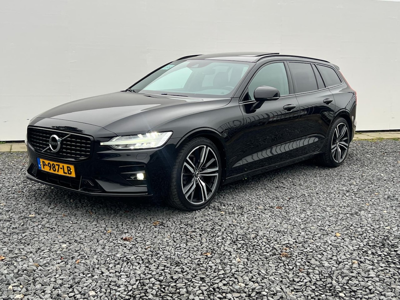 Volvo V60 - 2.0 D3 R-Design 2.0 D3 R-Design - AutoWereld.nl