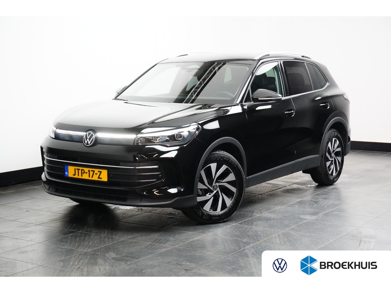 Volkswagen Tiguan - 1.5 eTSI 150PK DSG-7 Life Edition | TREKHAAK | CAMERA | STANDKACHEL | STUUR + STOELVERW. | - AutoWereld.nl