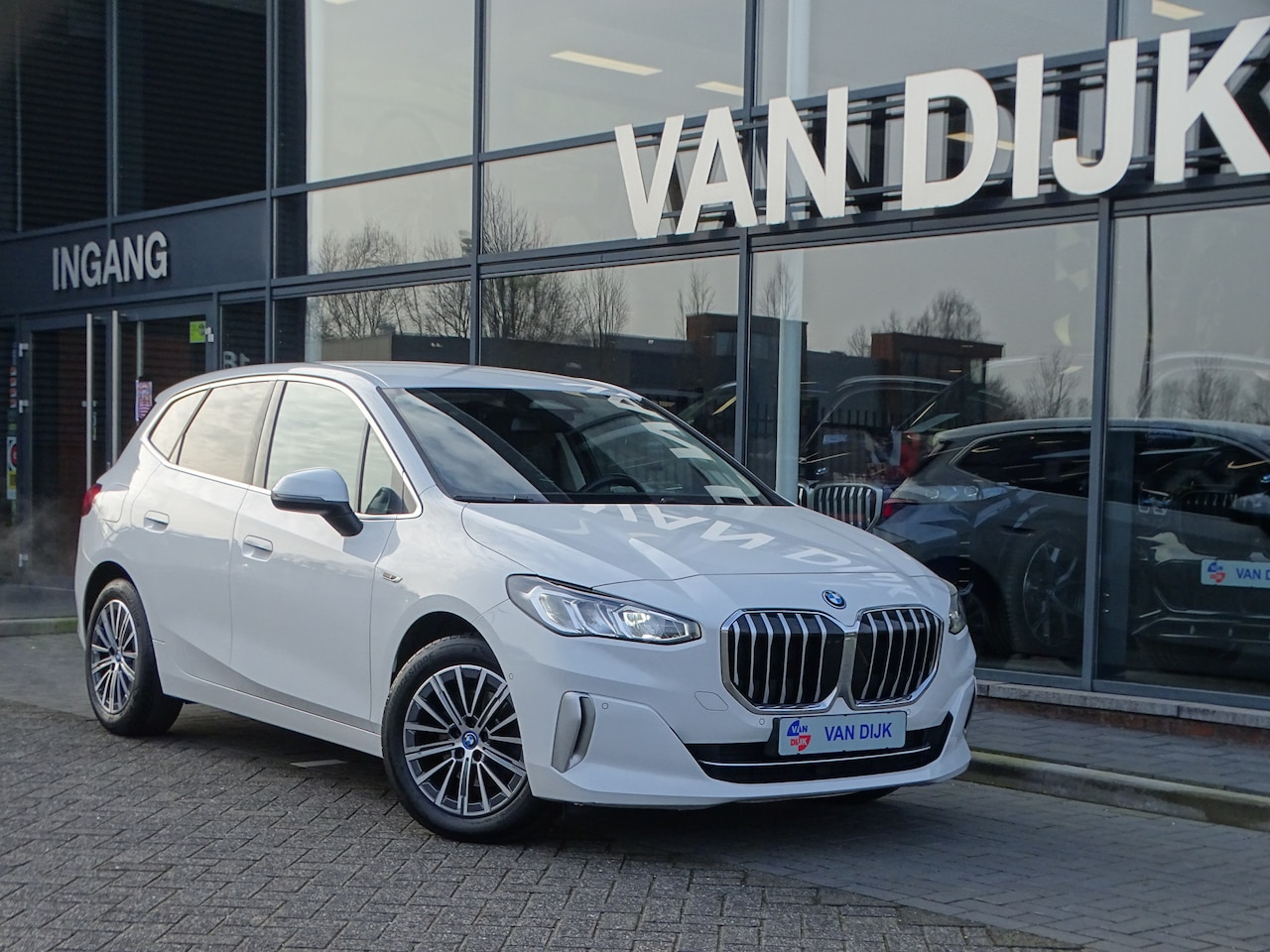 BMW 2-serie Active Tourer - 225e xDrive Luxury-Line Widescreen Display DAB-tuner Verduisterde ruiten PDC Achteruitrijc - AutoWereld.nl
