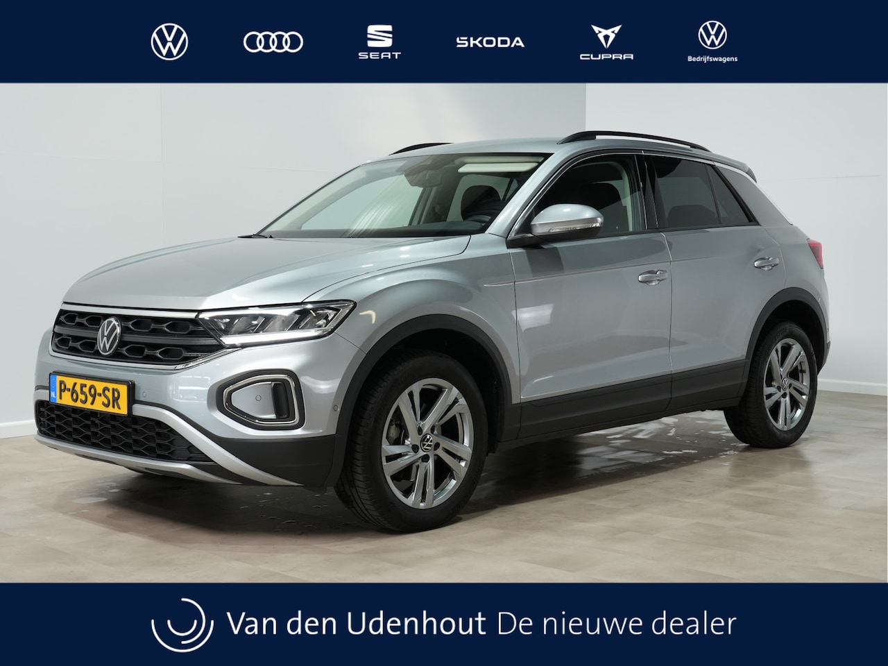 Volkswagen T-Roc - 1.5 TSI 150pk DSG Life 75 Edition Navigatie via App Camera PDC Trekhaak Android 169 - AutoWereld.nl