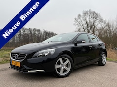 Volvo V40 - 1.6 D2 Kinetic | slechts 161.758 km | Business Pack Pro | Navi | Clima | 16" Velgen | PDC