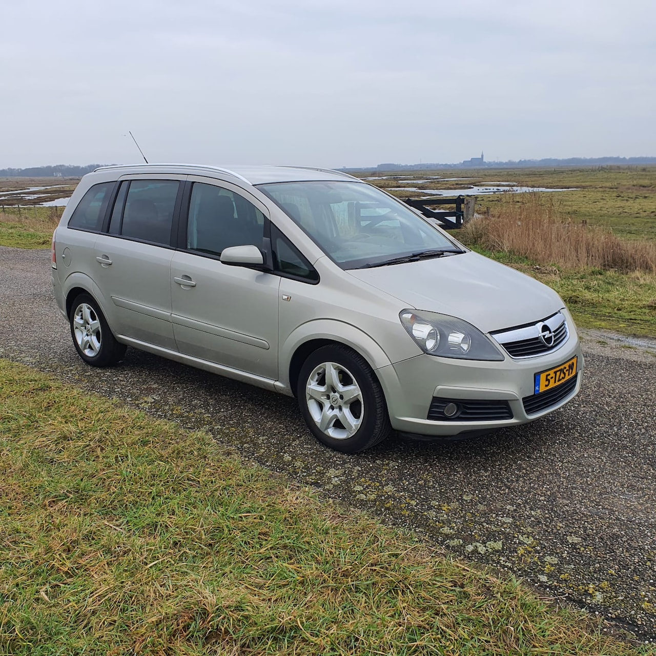 Opel Zafira - 1.8 Essentia Airco/Cruise - AutoWereld.nl