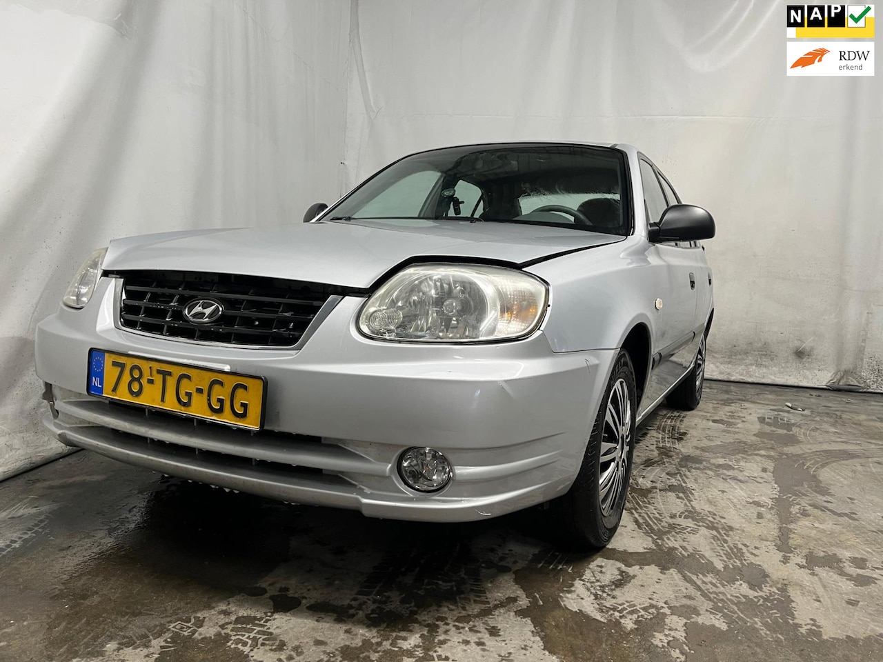 Hyundai Accent - 1.3i Active Young - Olie Lekkage - Schade - AutoWereld.nl