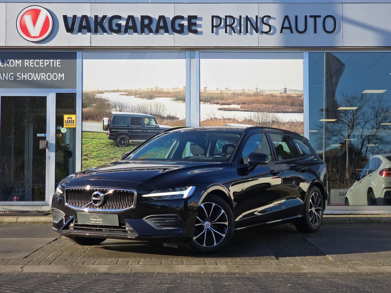 Volvo V60 - 2.0 B3 Momentum Advantage | BTW AUTO | NAVI | CAMERA | ORG.NL | NAP | VOLL ONDERHOUD 3489 - AutoWereld.nl