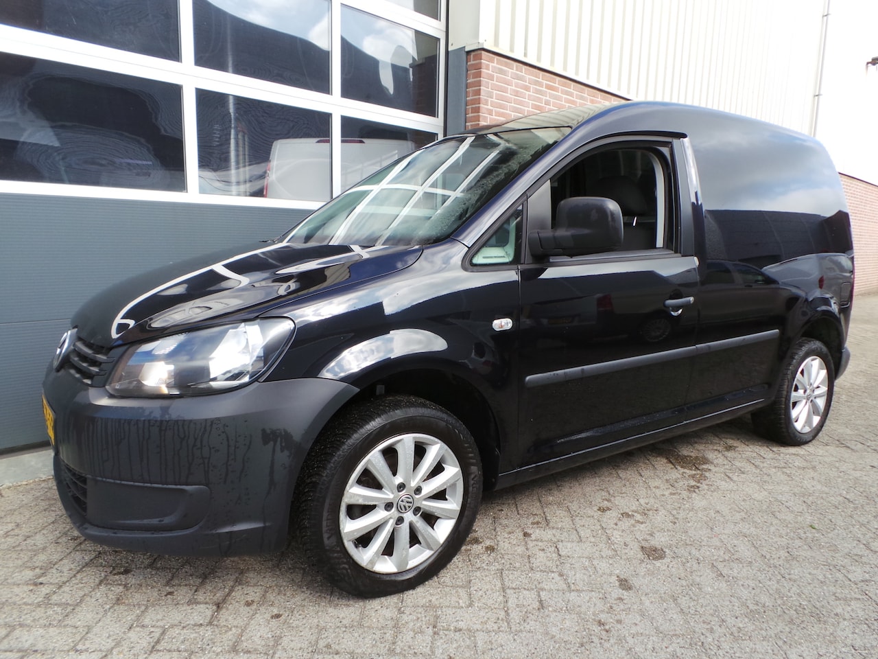 Volkswagen Caddy - 1.6 TDI 102pk DSG Airco,Cruise,Navi,Pdc,Lmv,Trekh - AutoWereld.nl