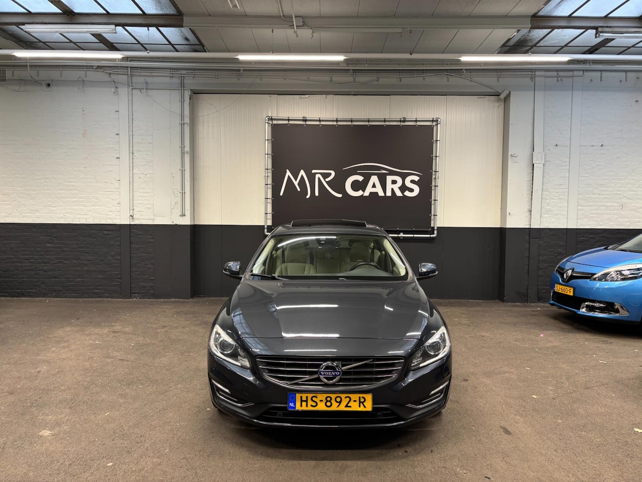 Volvo V60 - 2.4 D6 Twin Engine R-Design leder/schuifdak/navi - AutoWereld.nl