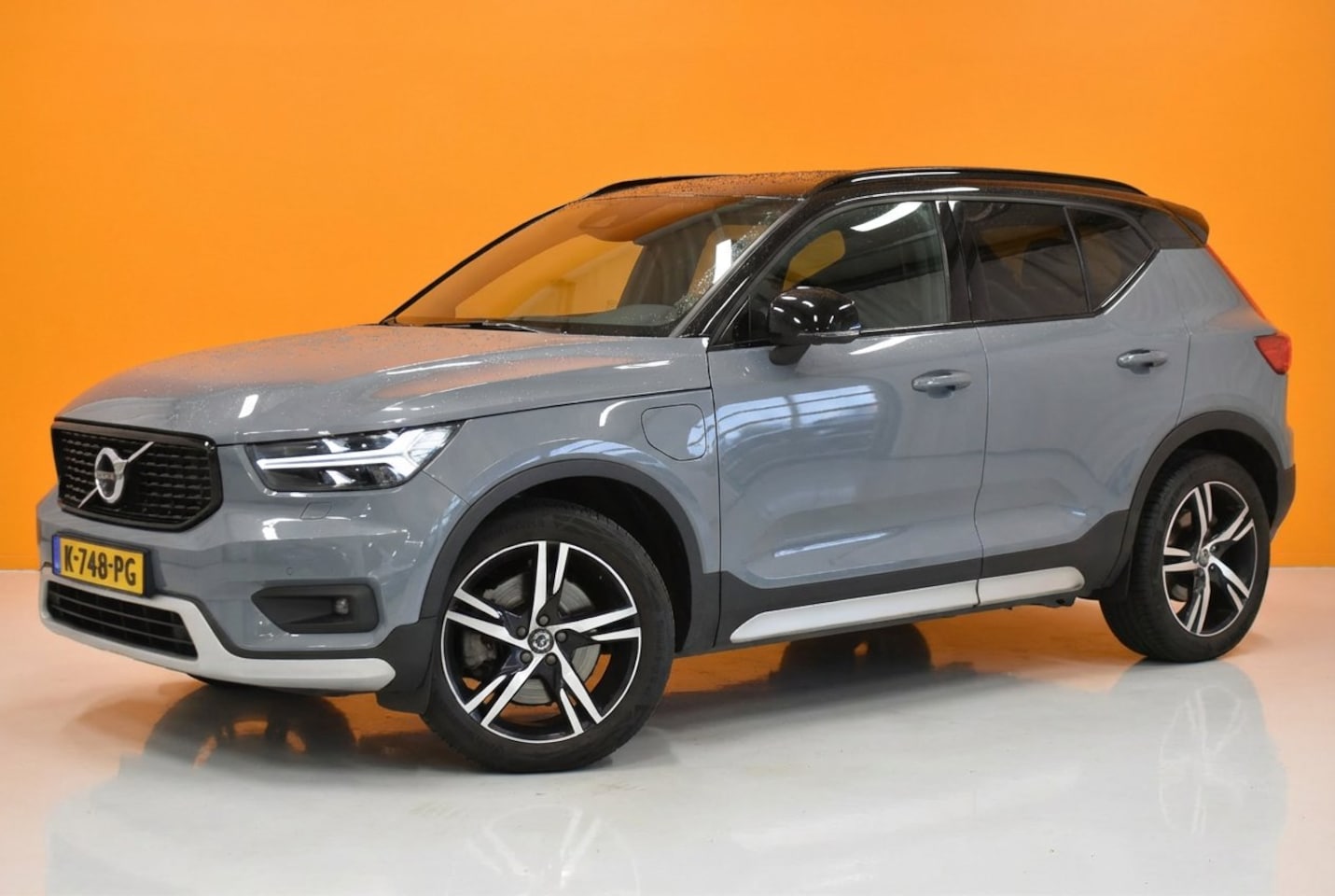 Volvo XC40 - 1.5 T5 Recharge R-Design Styling Kit | Trekhaak | Panoramadak | 360CAM | Plaatje! - AutoWereld.nl