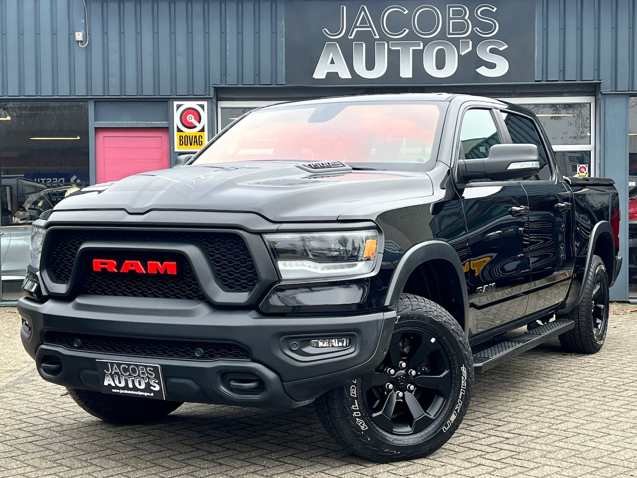 Dodge Ram 1500 - 5.7 V8 4x4 Crew Cab Rebel 5.7 V8 4x4 Crew Cab Rebel - AutoWereld.nl