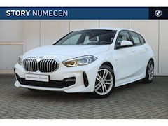 BMW 1-serie - 118i M Sport Automaat / Sportstoelen / M Sportonderstel / LED / Live Cockpit Professional