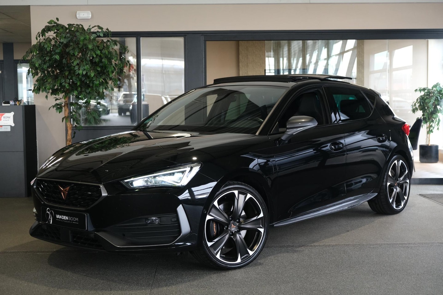 CUPRA Leon - 1.4 e-Hybrid VZ 245PK Pano Navi Led Cam ACC Virtual - AutoWereld.nl