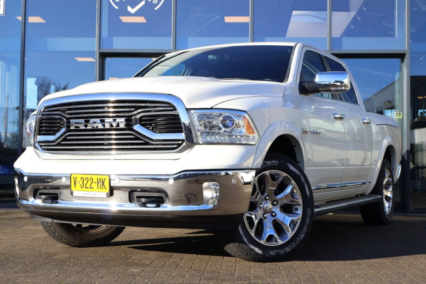 Dodge Ram - 5.7 V8 4x4 Crew Cab 5'7 Limited 39.849 KM RAM BOX. - AutoWereld.nl