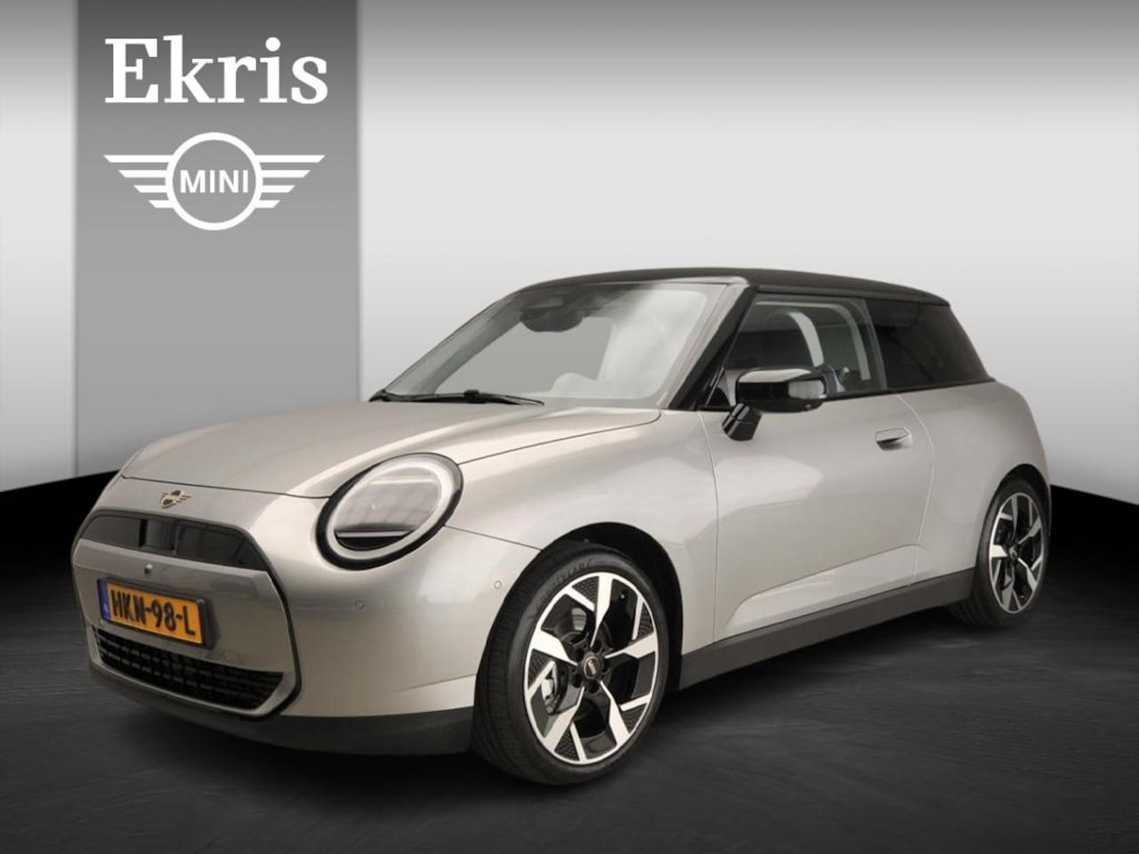MINI Cooper - 3-deurs E Classic Trim / Pakket L / Harman-Kardon / Panoramadak / Getint glas / Park assis - AutoWereld.nl