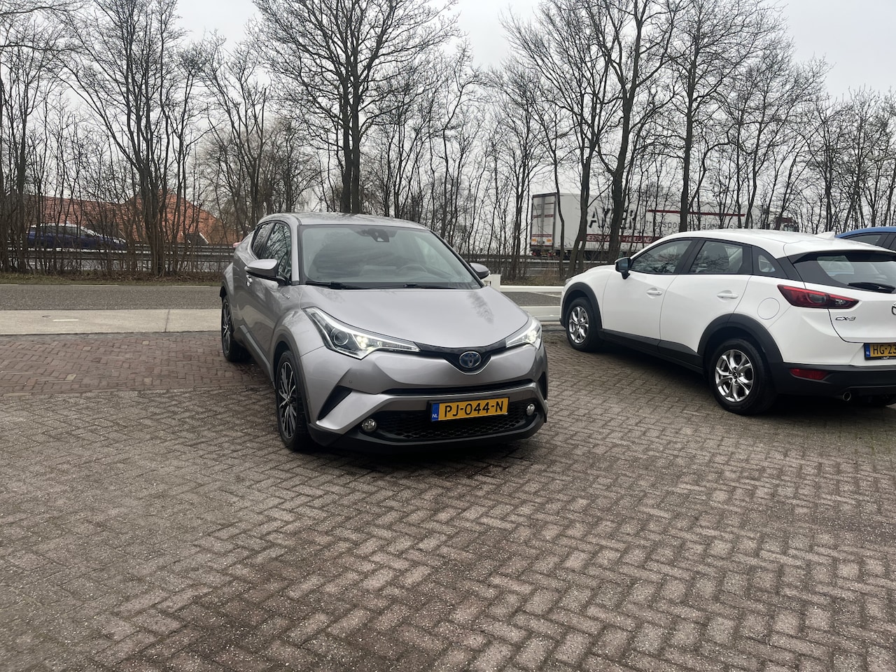 Toyota C-HR - 1.8 Hybrid Executive TREKHAAK STOELVERWARMING CAMERA ZWARTE HEMEL - AutoWereld.nl