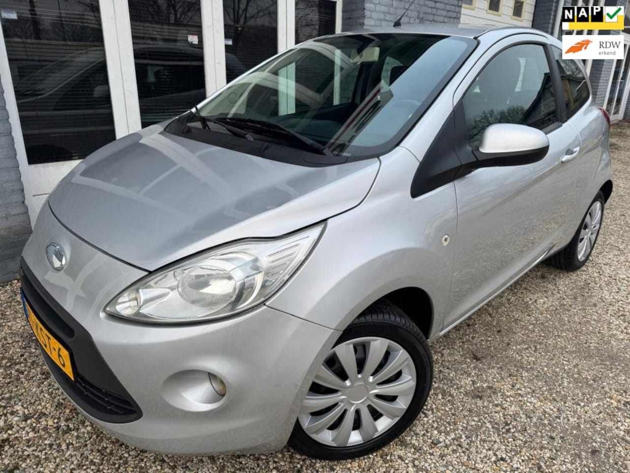 Ford Ka - 1.2 Titanium AIRCO, NETTE KA VOL OPTIES EN NIEUWE APK - AutoWereld.nl