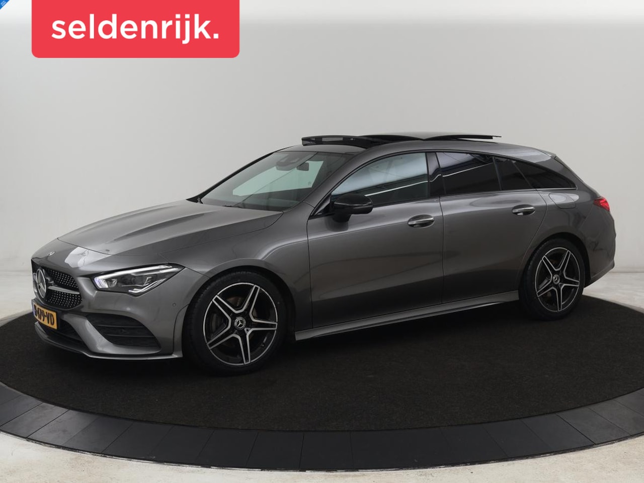 Mercedes-Benz CLA-Klasse - 180 AMG | Panoramadak | Stoelverwarming | Leder/Alcantara | Memory | Matrix LED | Sfeerver - AutoWereld.nl