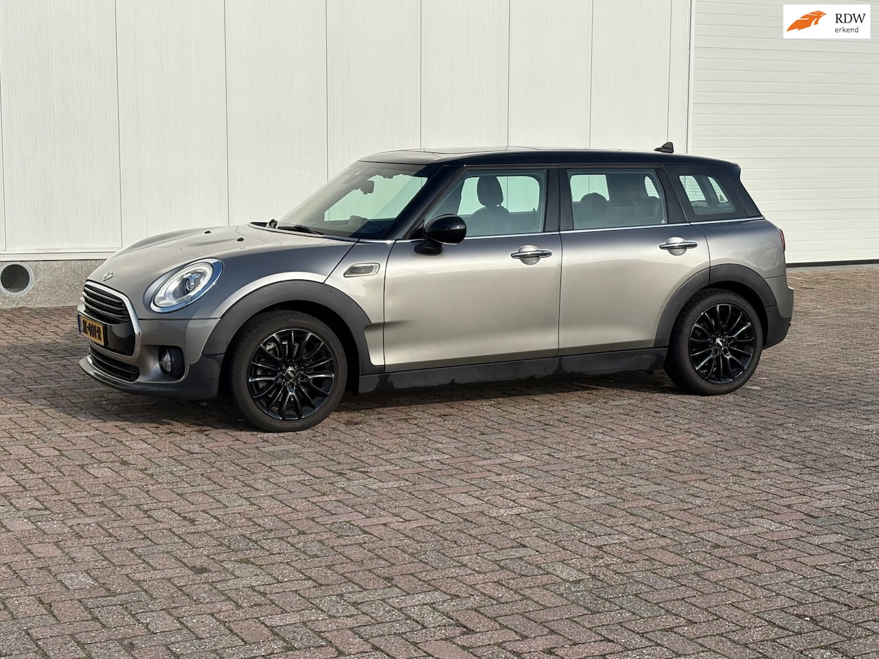 MINI Clubman - 1.5 Cooper Chili Serious Business Mini 1.5 Cooper Chili Serious Business - AutoWereld.nl
