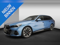 BMW 5-serie Touring - 530e | M Sportpakket Pro | Individual Lak | Innovation Pack | Comfort Pack | Travel Pack |