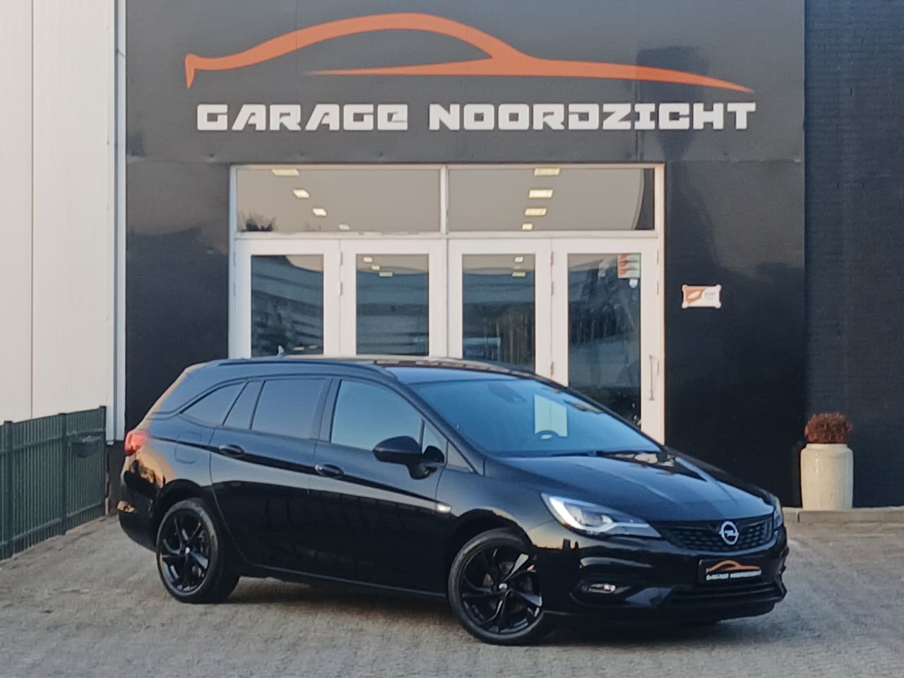 Opel Astra Sports Tourer - 1.2 SPORTS TOURER+ HALF LEDER ALCANTARA|LED VERLICHTING ILUX|NAVIGATIE|CRUISE CONTROL|ECC/ - AutoWereld.nl