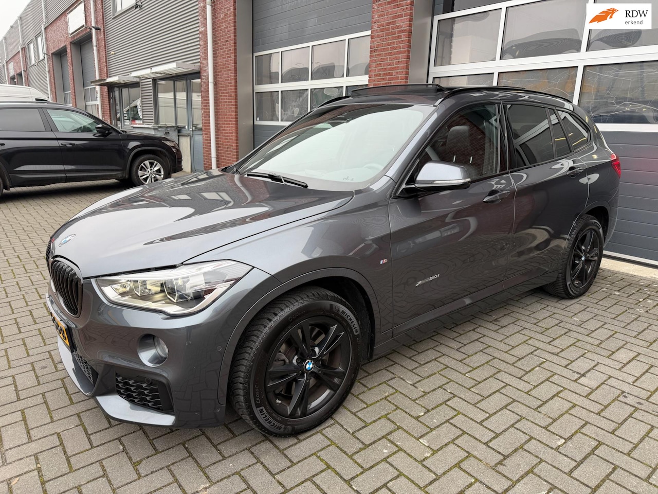 BMW X1 - XDrive20i M-Sport LED ACC Pano H/K HUD Camera Leder - AutoWereld.nl