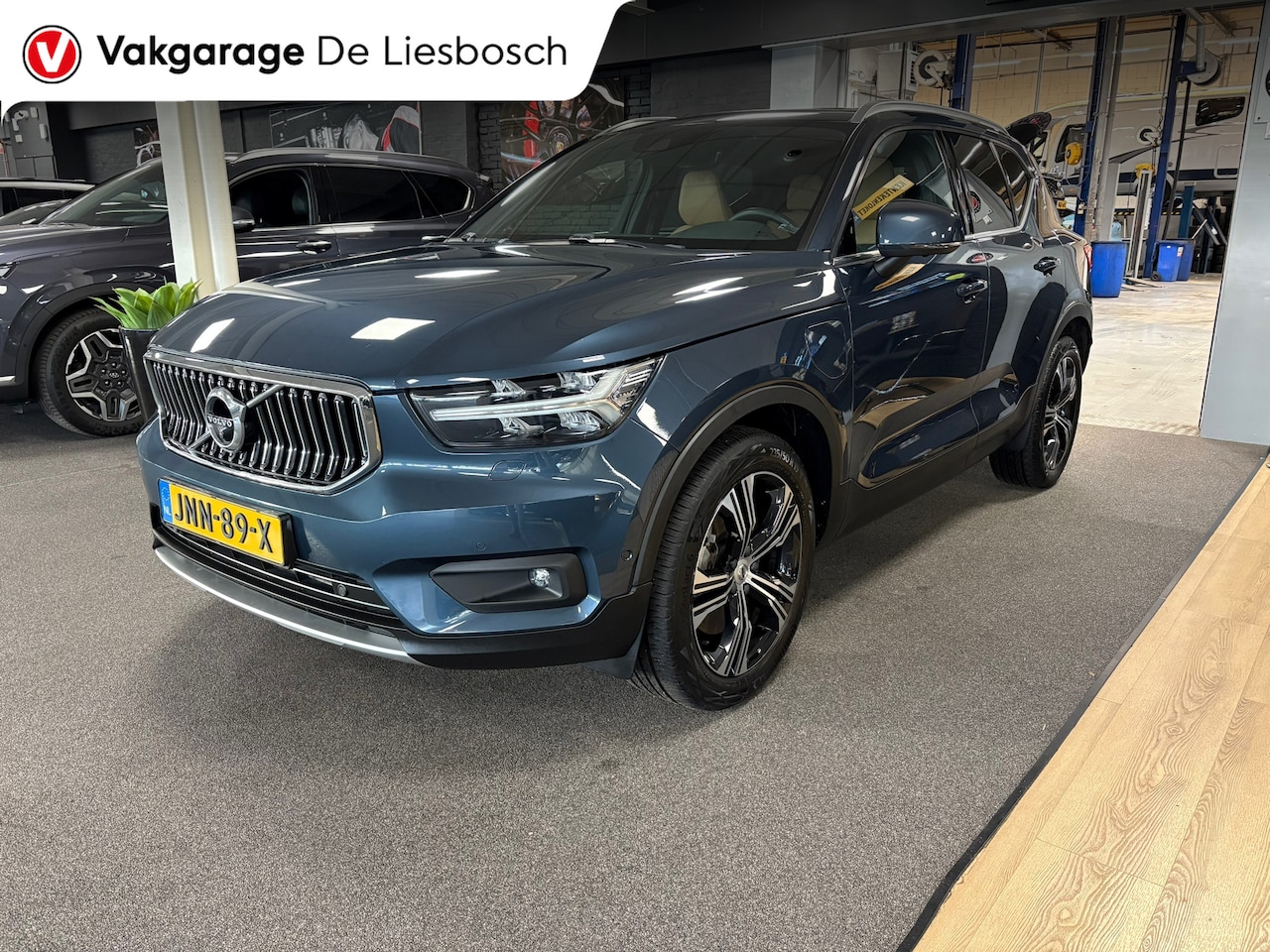 Volvo XC40 - 1.5 T4 Recharge Inscription / panoramadak /360 camera / leder / Harman-Kardon / trekhaak - AutoWereld.nl