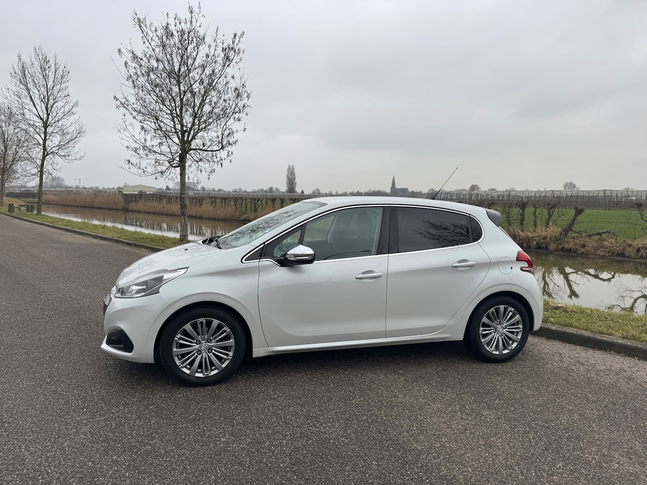 Peugeot 208 - 1.2 PureTech Blue Lease Executive . - AutoWereld.nl