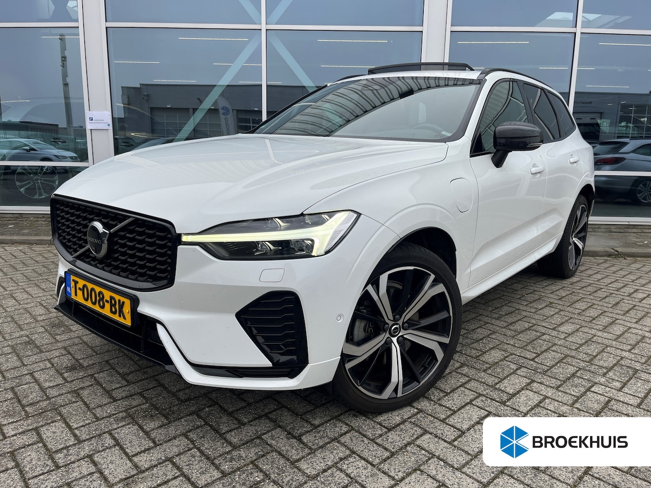 Volvo XC60 - 2.0 T8 Plug-in hybrid AWD R-Design 310pk AUTO | 360° camera | Leren bekleding | Elektrisch - AutoWereld.nl