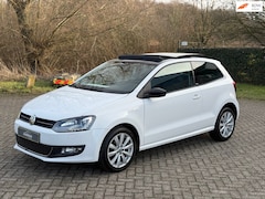 Volkswagen Polo - 1.4-16V Highline PANO I GOED ONDH I LED I STOELVERWARMING I MOOI