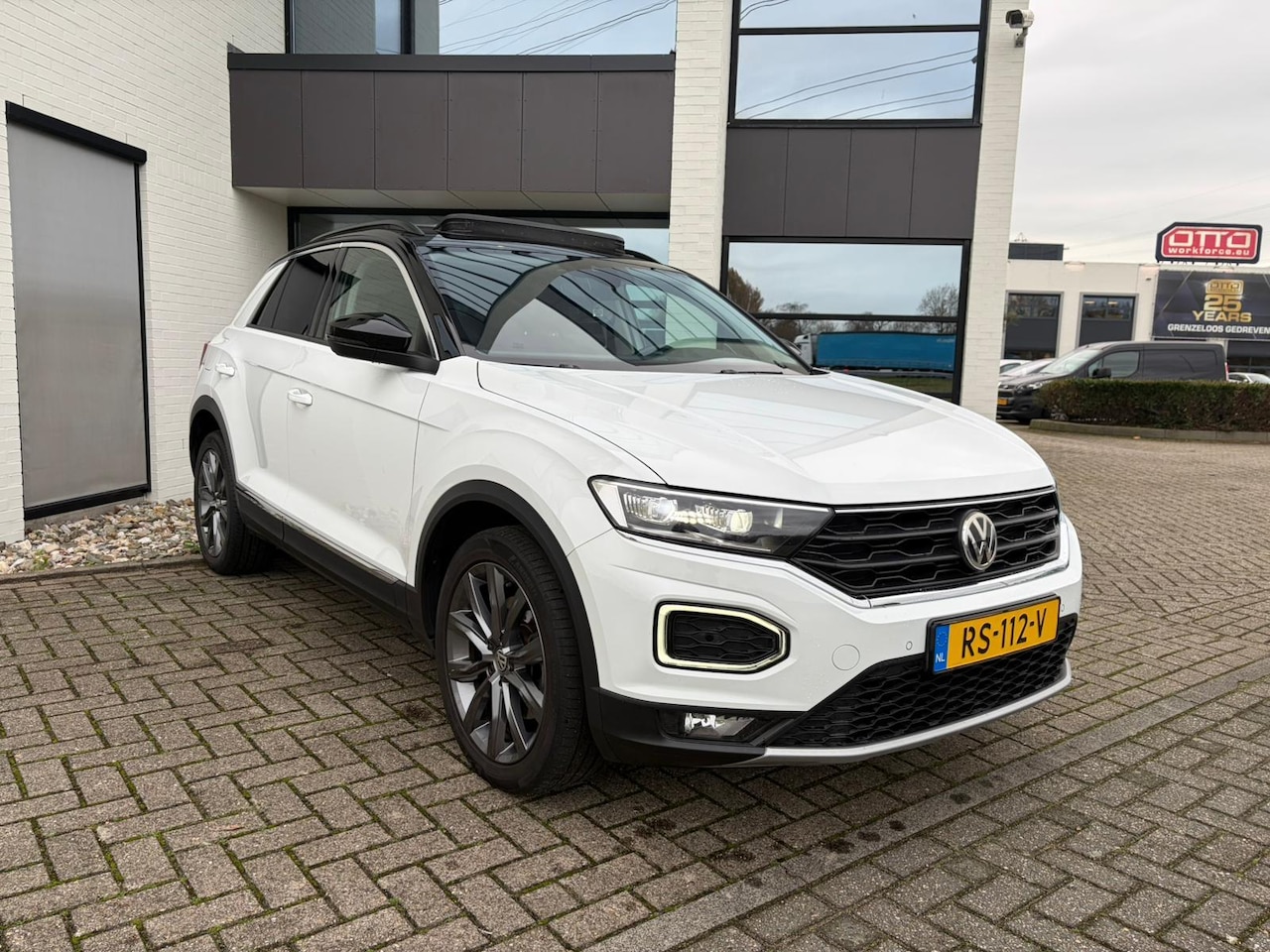 Volkswagen T-Roc - 1.0 TSI Style PANO / VIRTUAL / NAP / PDC / CARPLAY / ADD CRUISE / LANE ASSIST / - AutoWereld.nl