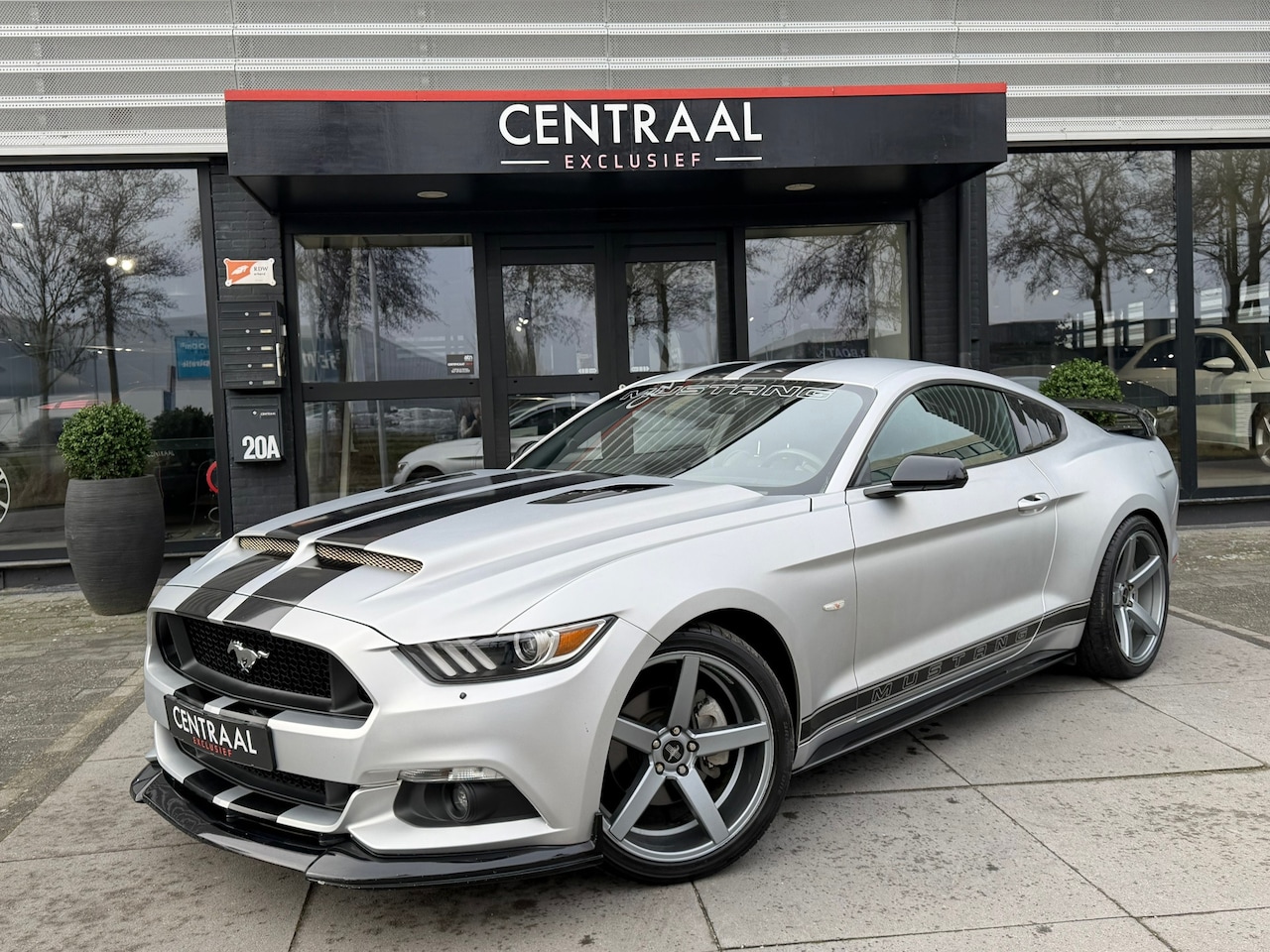 Ford Mustang - USA 3.7 V6 Leder|HUD|305PK|Camera|Keyless - AutoWereld.nl
