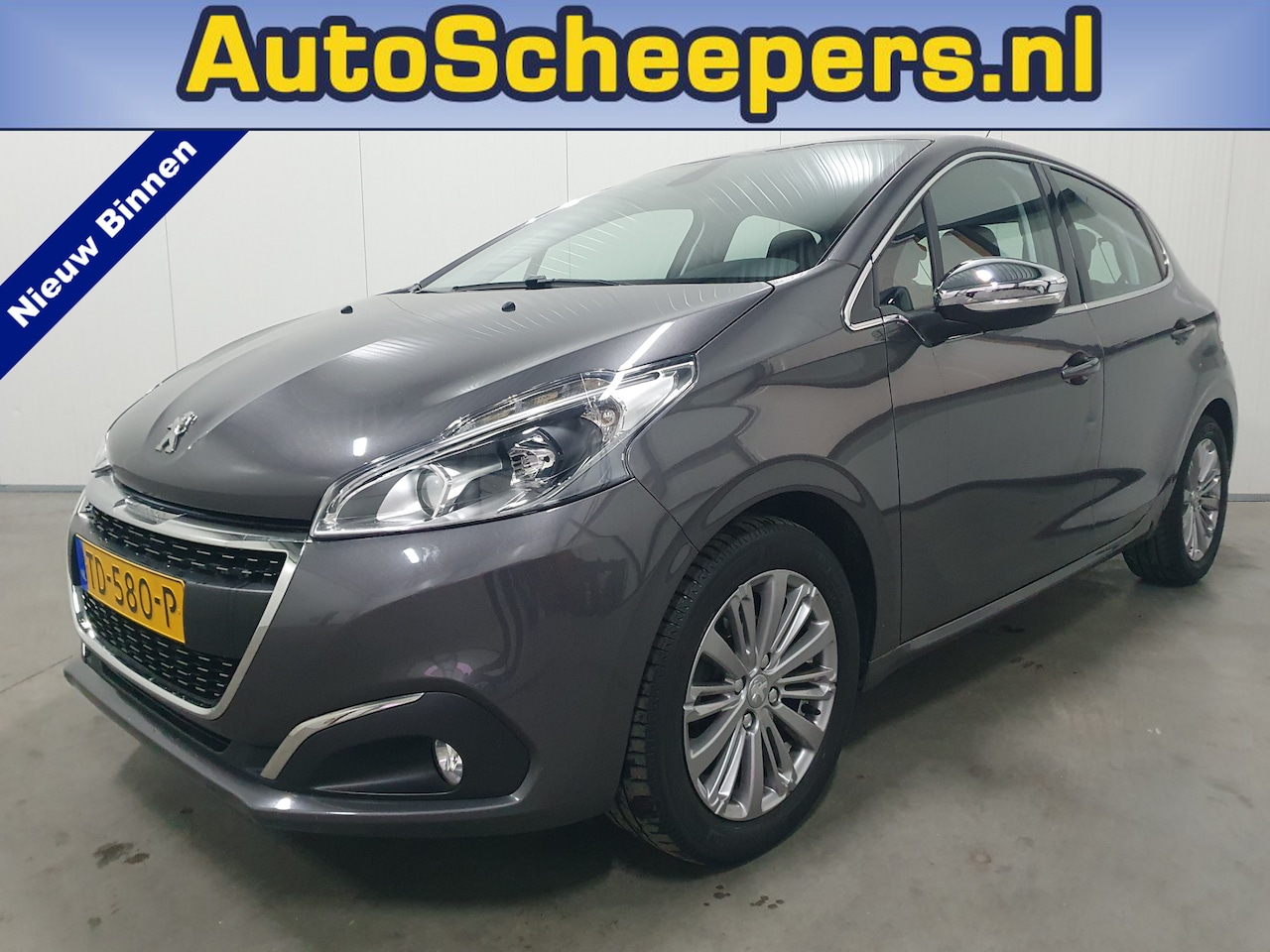 Peugeot 208 - 1.2 PureTech Allure NAVI/PDC/CARPLAY/TRHAAK/LMV - AutoWereld.nl