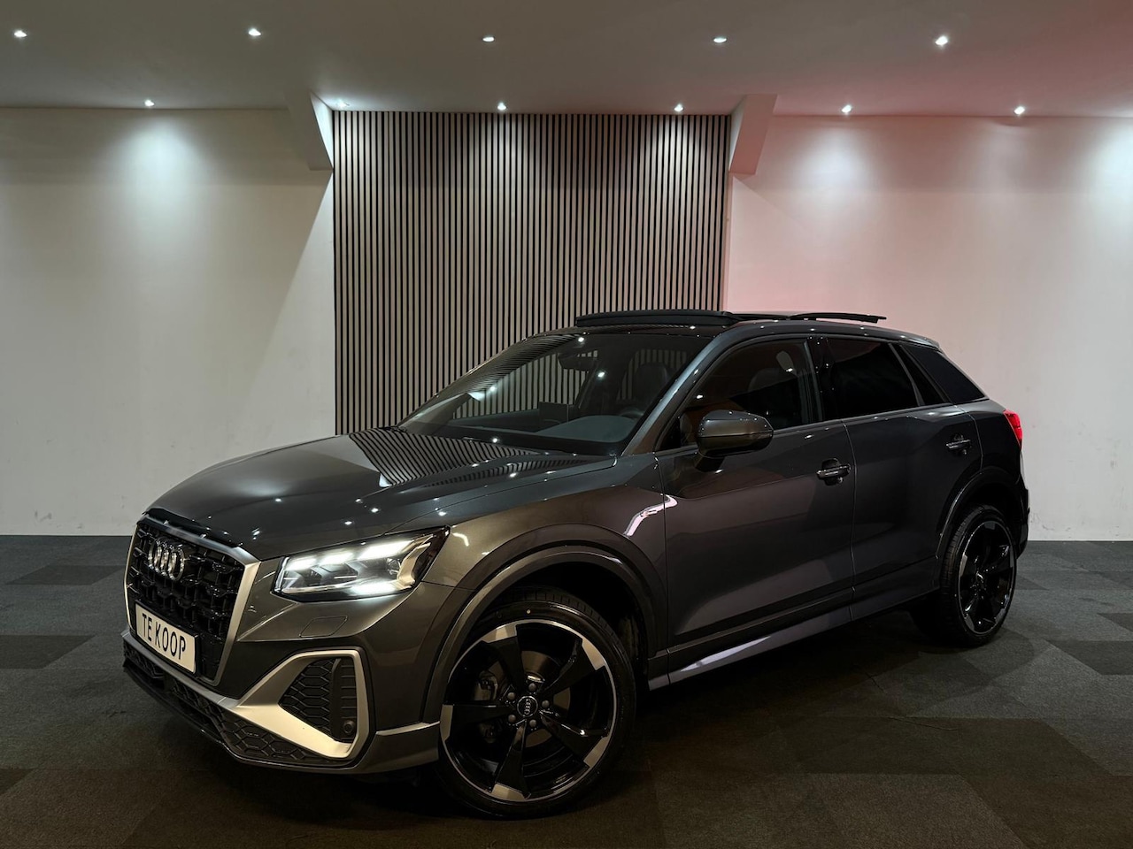 Audi Q2 - 35 TFSI S Edition Pano l Matrix l Keyles l Camera l ACC l Ambient l Leder - AutoWereld.nl