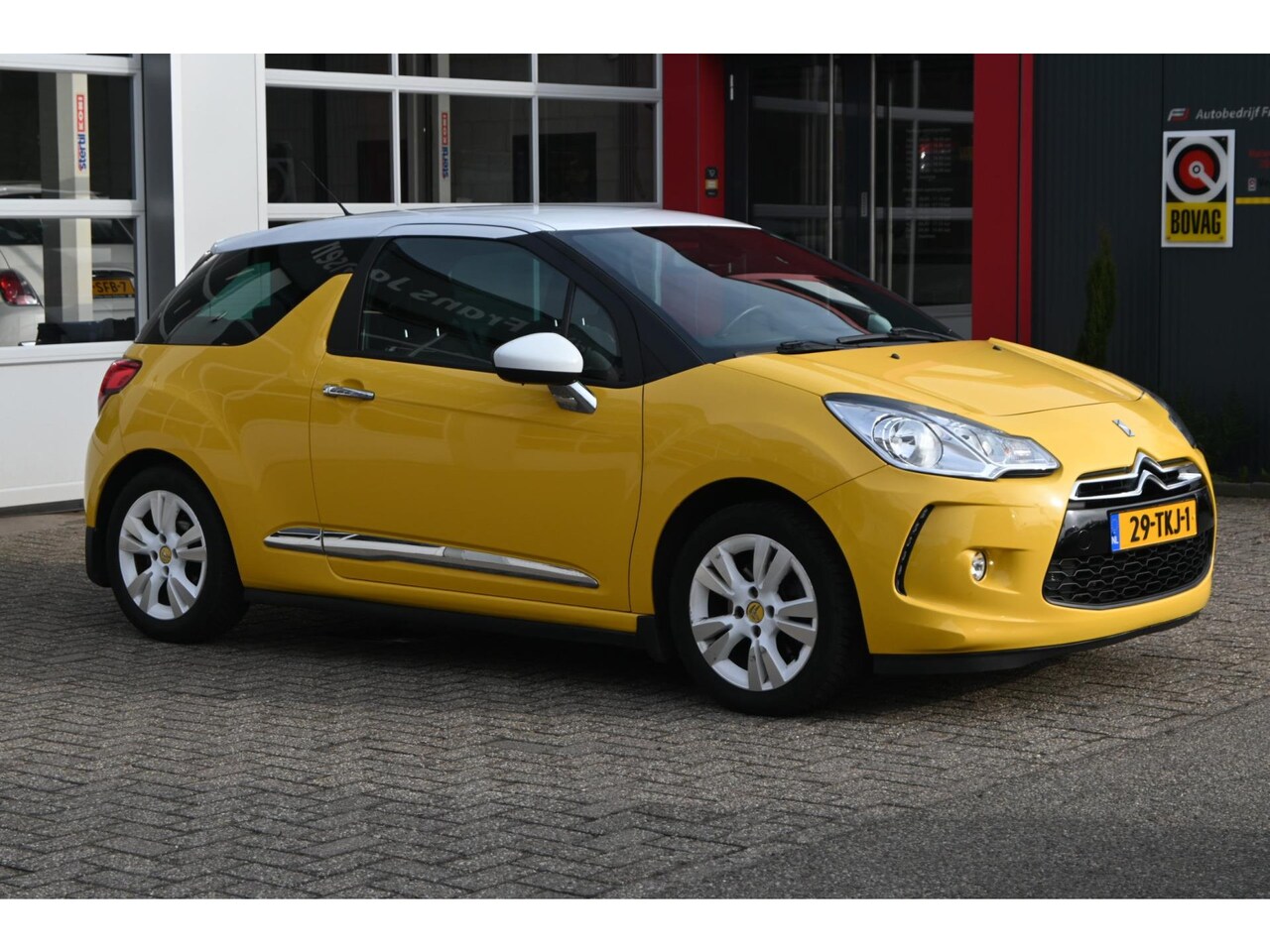 Citroën DS3 - So Chic 1.6 VTi 120pk | 1e-Eigenaar | Navi | Cruise | Climate | LM-Velgen | PDC V+A - AutoWereld.nl
