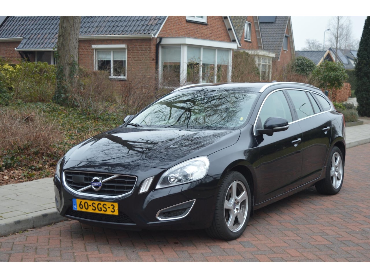 Volvo V60 - 2.0 T5 Summum Org NL/NAP/leer/navi - AutoWereld.nl