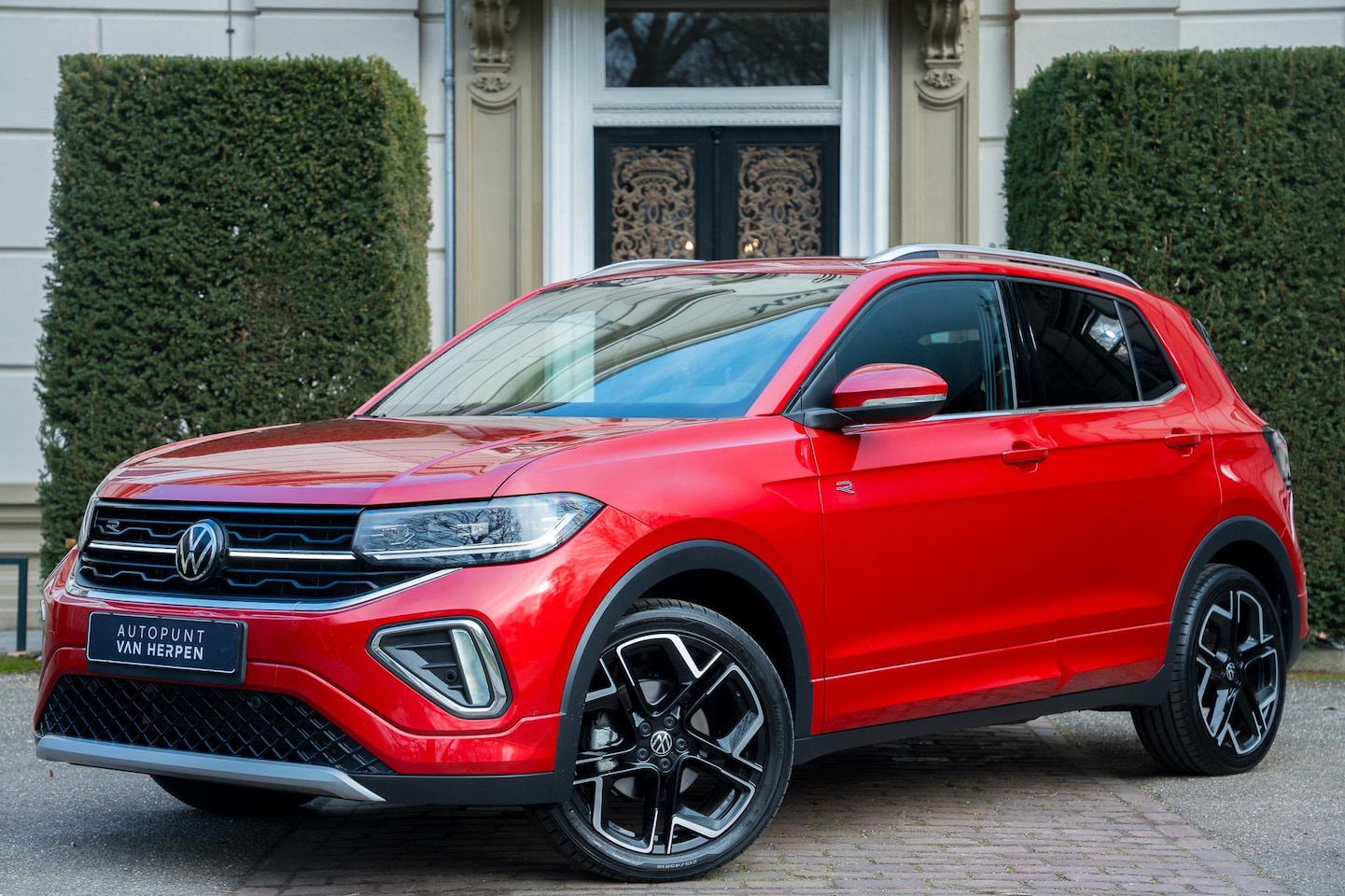 Volkswagen T-Cross - 1.5 TSI R-Line Business CAMERA | KEYLESS | CARPLAY | ADAPTIVE | IQ LIGHTS - AutoWereld.nl