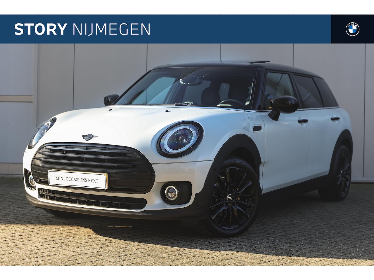 MINI Clubman - Cooper Classic Automaat / Panoramadak / Achteruitrijcamera / Comfort Access / LED / Harman - AutoWereld.nl
